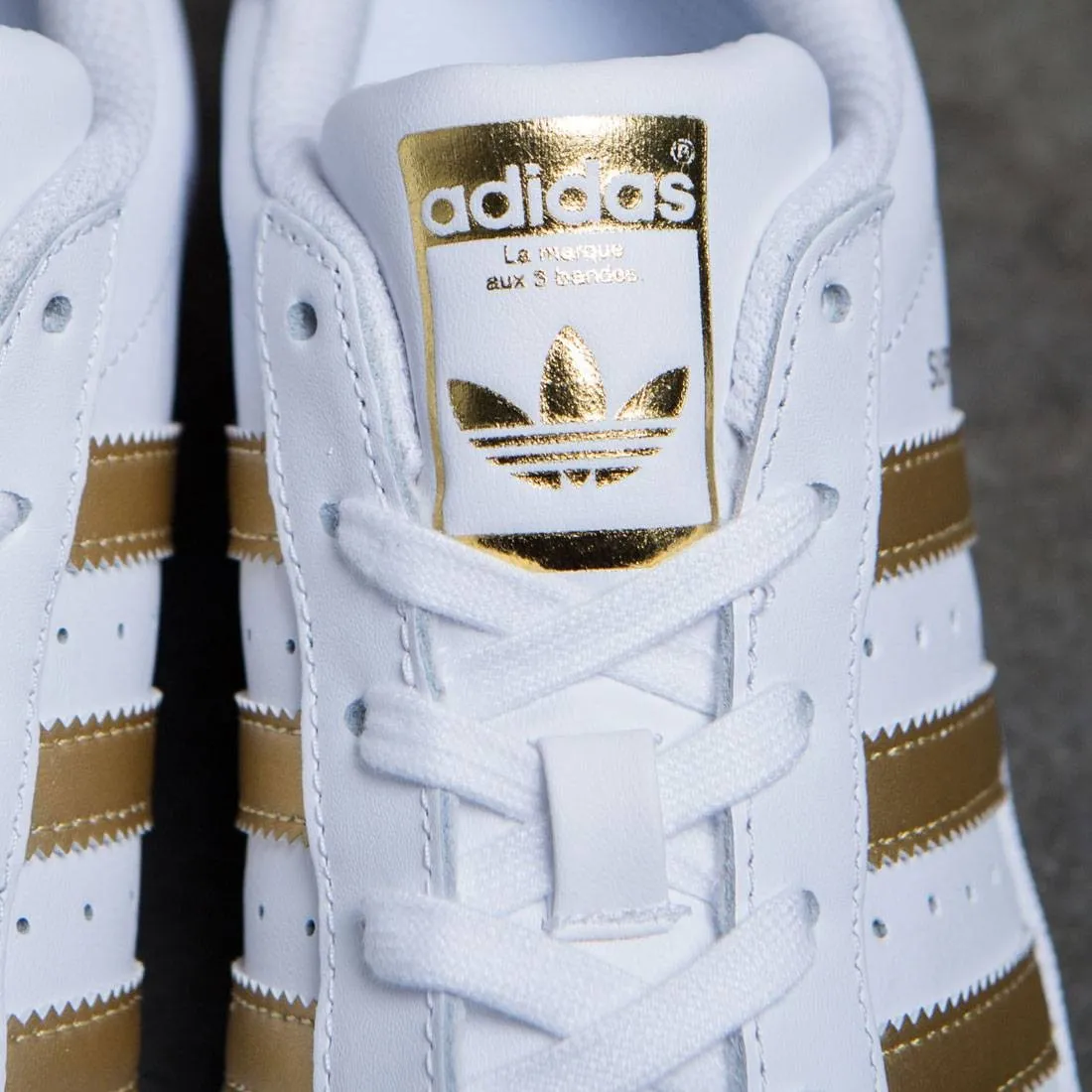 Adidas Big Kids Superstar (white / metallic gold / blue)