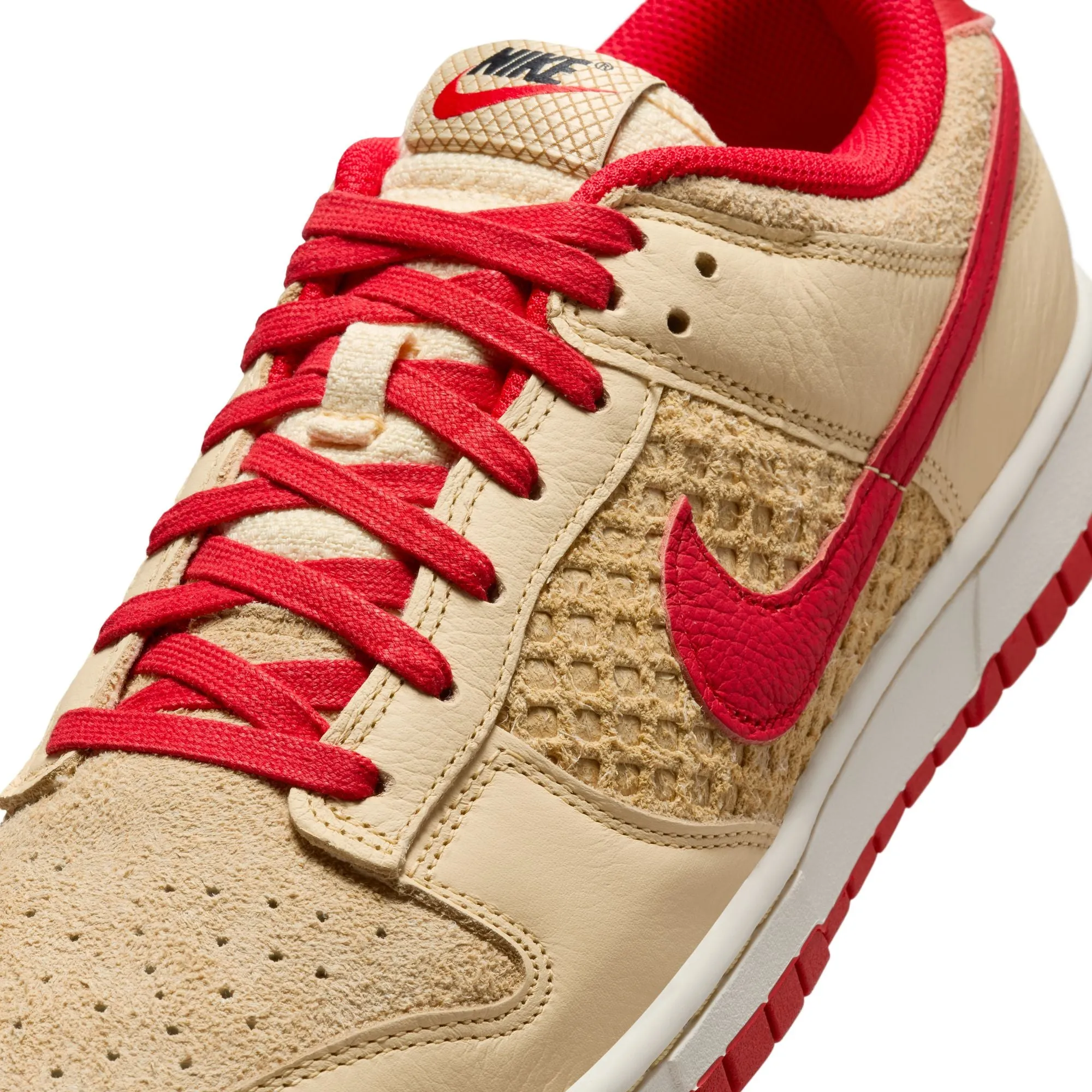 Nike Dunk Low Retro SE 'Strawberry Waffle'