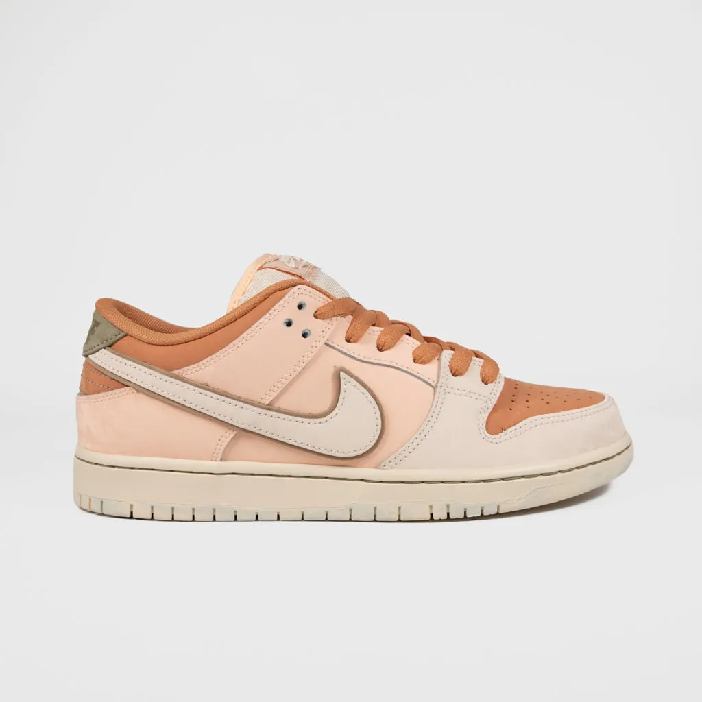 Nike SB - Dunk Low 'Trocadero' Pro Premium Shoes - Amber Brown / Guava Ice / Crimson Tint / Hemp