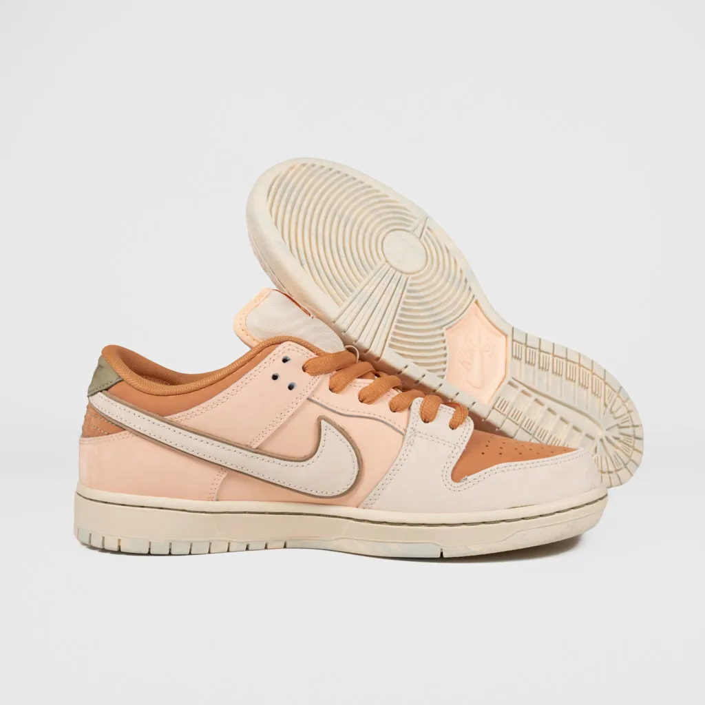 Nike SB - Dunk Low 'Trocadero' Pro Premium Shoes - Amber Brown / Guava Ice / Crimson Tint / Hemp