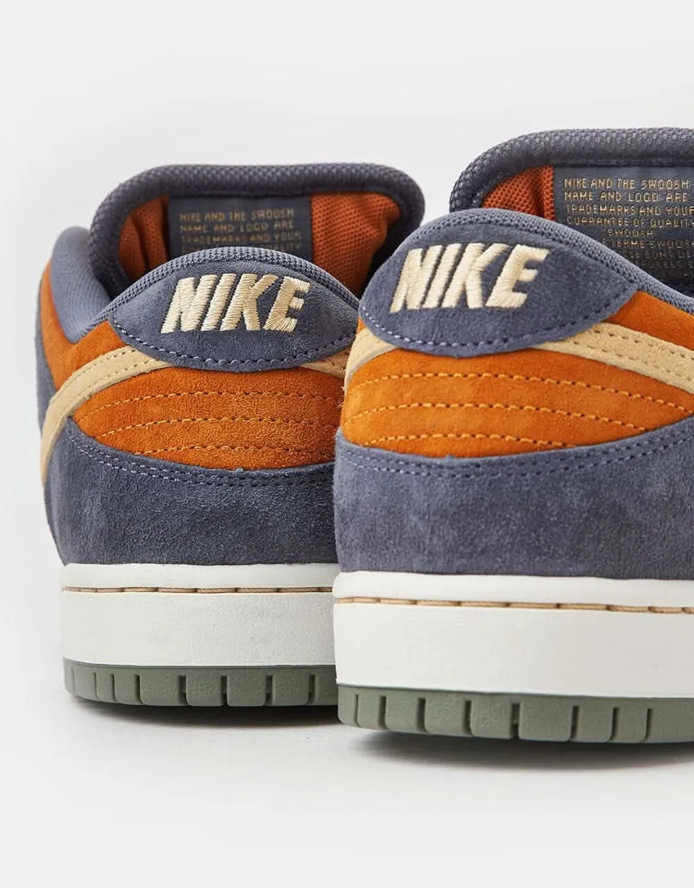 Nike SB 'Wildcard' Dunk Low Pro Skate Shoes - Light Carbon/Sesame-Monarch